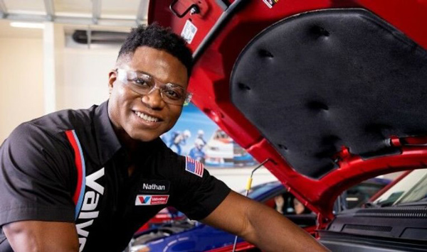 Comparing Valvoline Oil Change Prices to Other Shops